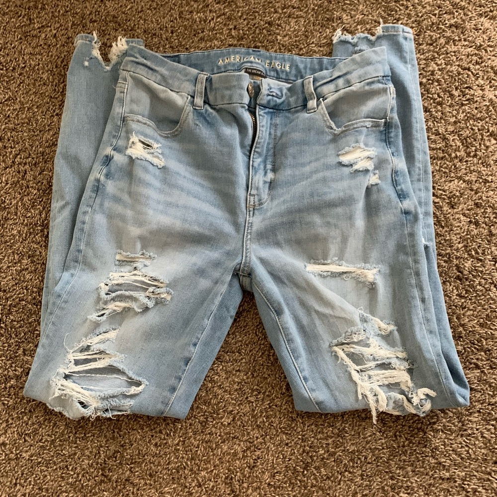 Distressed AE jeans🤩